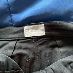 Everlane straight leg crop in size 2.